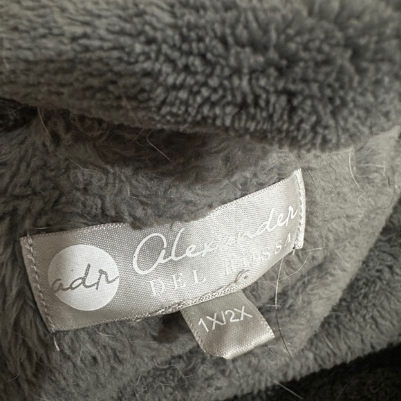 Men’s Grey Hooded Robe - Picture 2 of 3